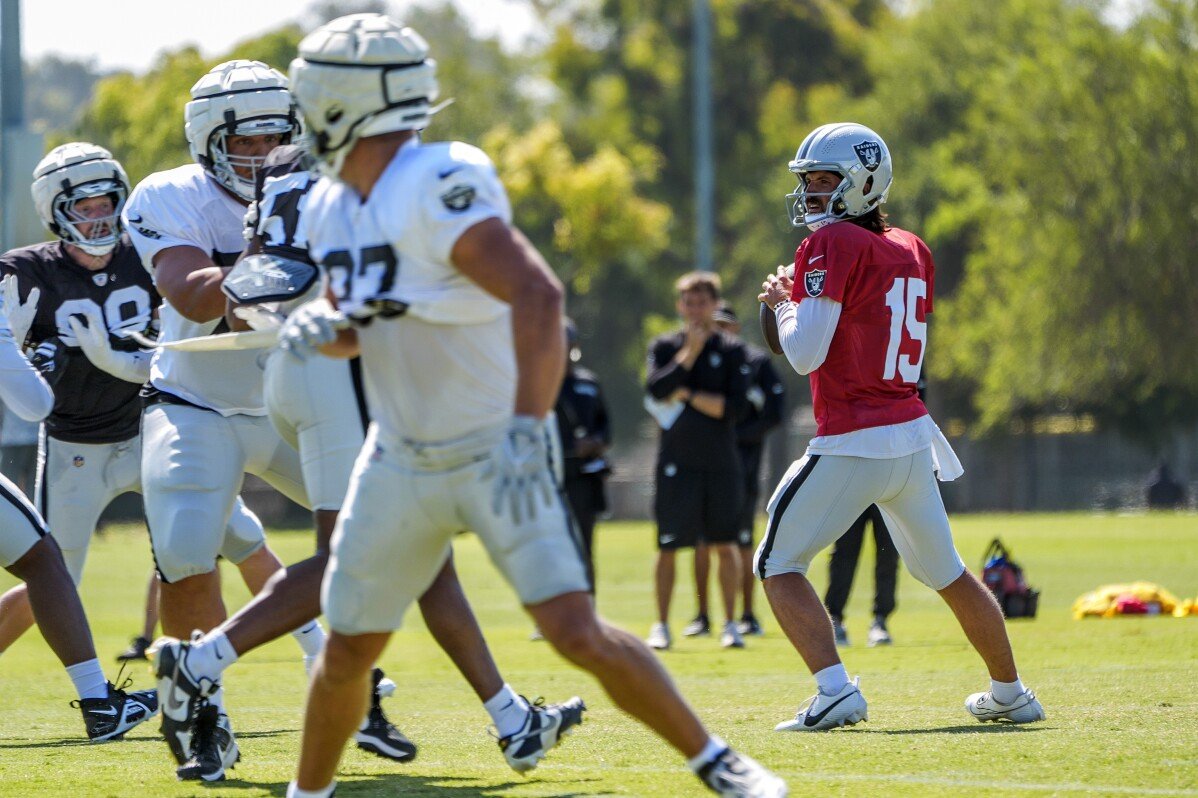 Competição apertada entre os QBs dos Raiders antes do jogo da pré-temporada em Minnesota